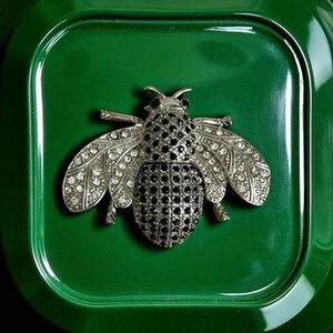 Vintage White Black Crystals Silver tone Bee Brooch 2”x1.5”